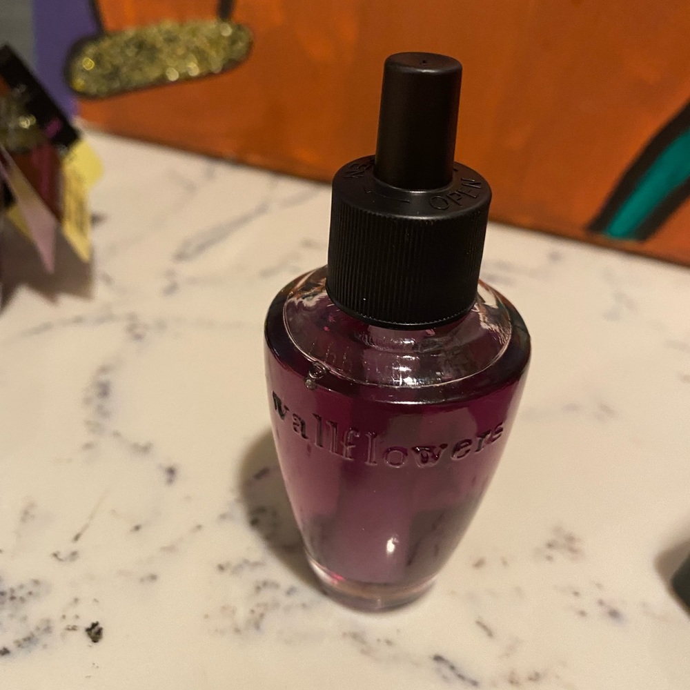 New W/O Tags Bath and Body Works Sweet Cinnamon Plum Wallflower